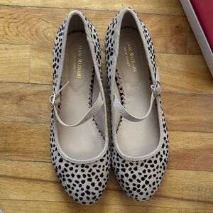 NWT Isaac Mizrahi Beige and Black Spotted Mary Jane Flats Sz 7.5